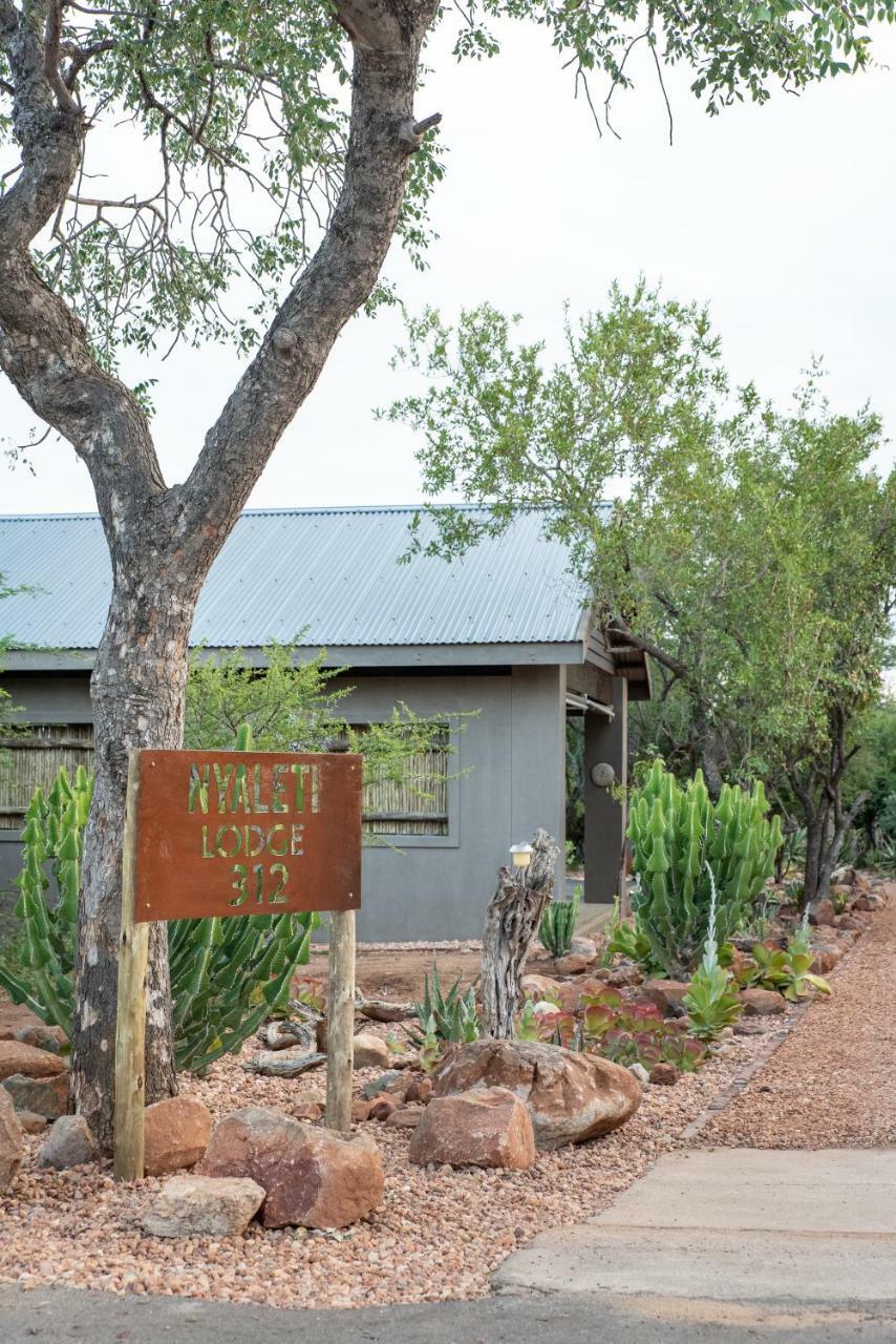Nyaleti Lodge Hoedspruit Exterior photo