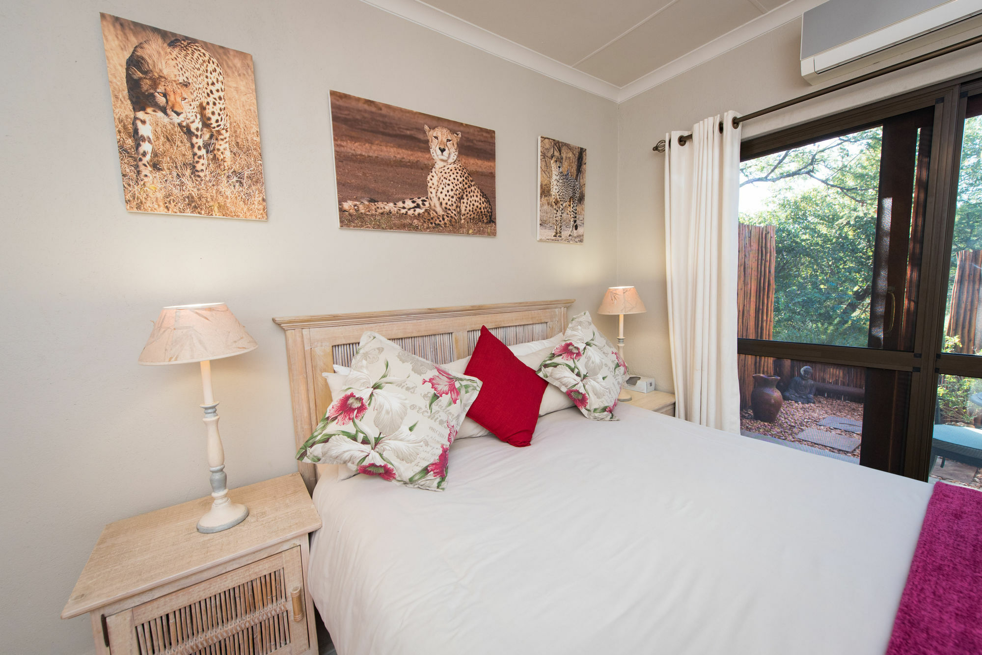 Nyaleti Lodge Hoedspruit Exterior photo